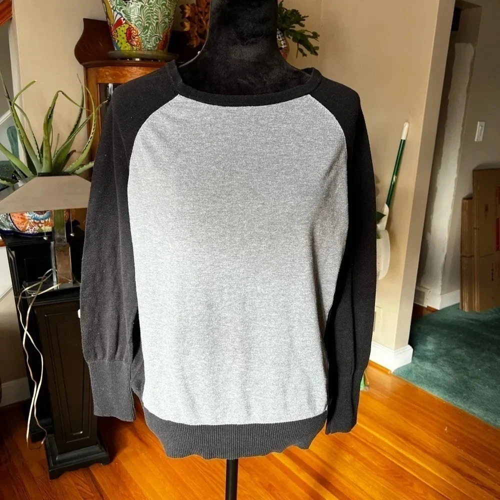 Black and grey knit top - Picture 7 of 7